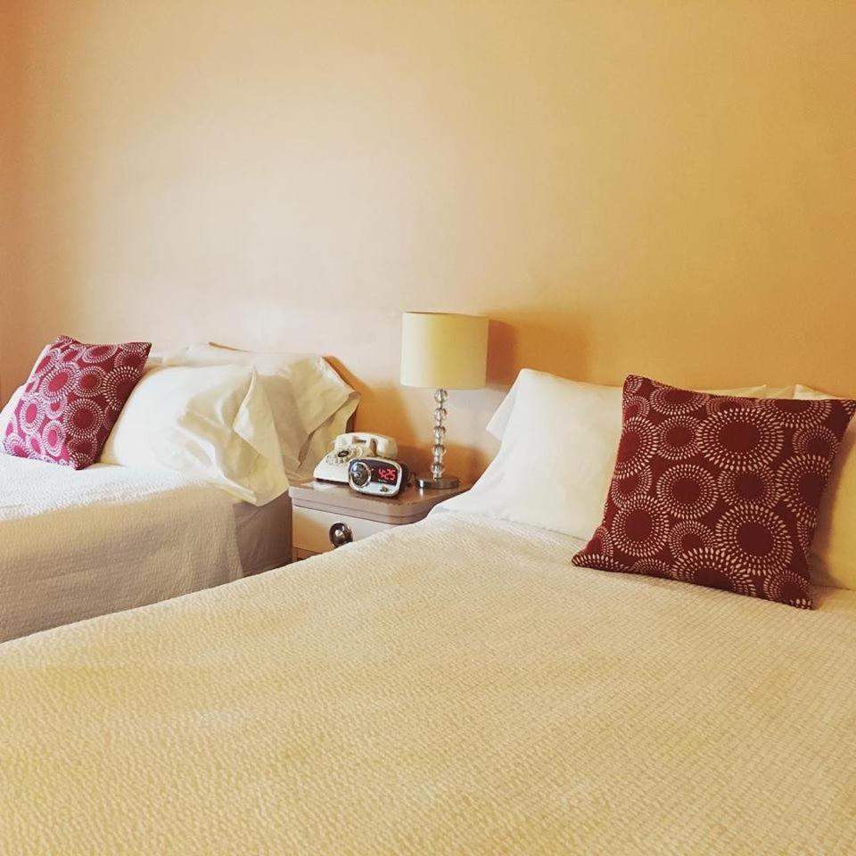 Holiday Music Motel Стърджън Бей Екстериор снимка