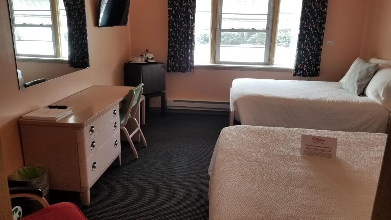 Holiday Music Motel Стърджън Бей Екстериор снимка